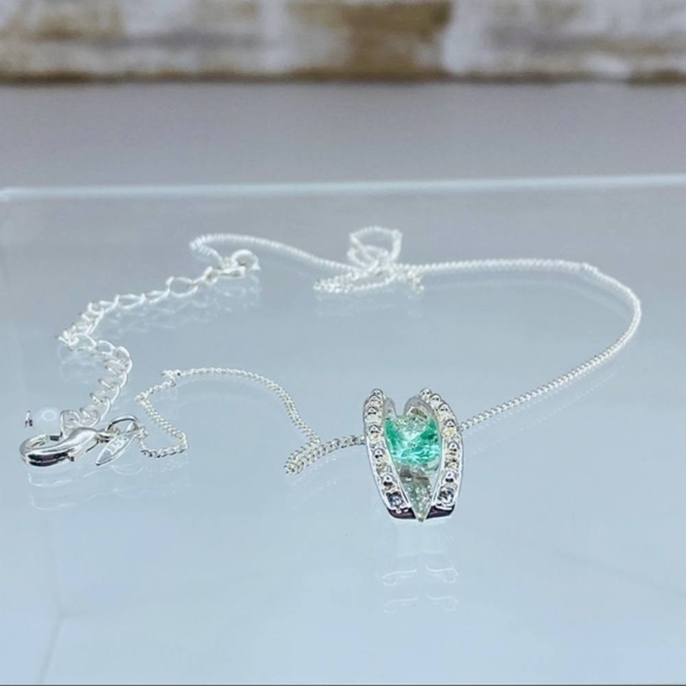 ENVY ME NECKLACE- AVON - Picture 3 of 10